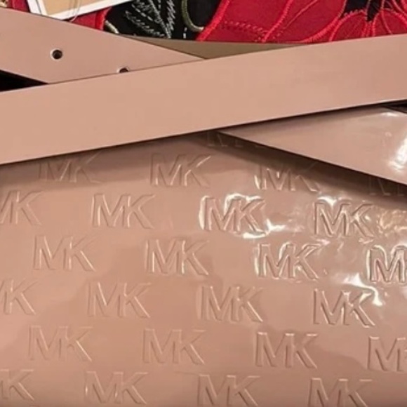 Brand New Michael Kors Logo Debossed Belt Bag in Fawn - Picture 5 of 5